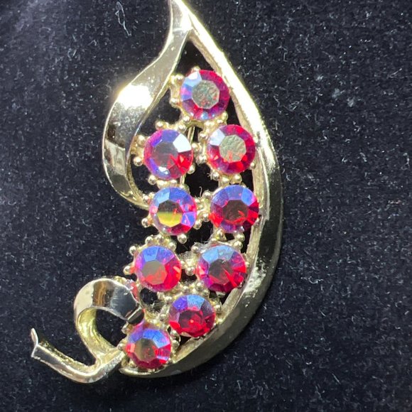 Vintage Gold Tone And Pink Aurora Borealis Rhinestone Leaf Brooch (4160) - Picture 2 of 6